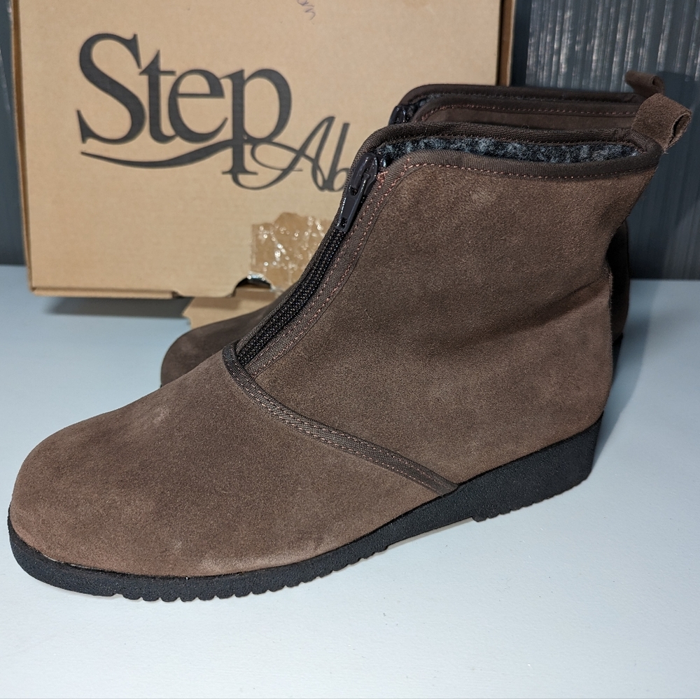 Step Abouts Rambler Brown Suede Zip Front Booties, Sz 8.5W